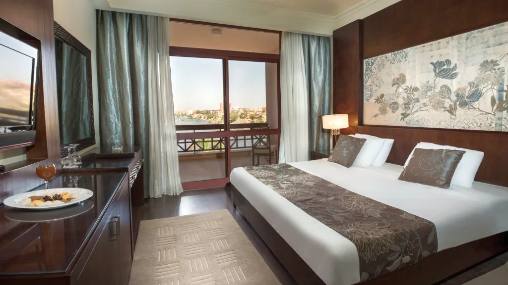 الفندق بيراميزا ايزيس ايلاند ريزورت - أسوان